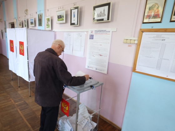 Tarol Vlagyimir Putyin az orosz választásokon: a voksolók 49,4 százaléka a kormánypárt listájára szavazott