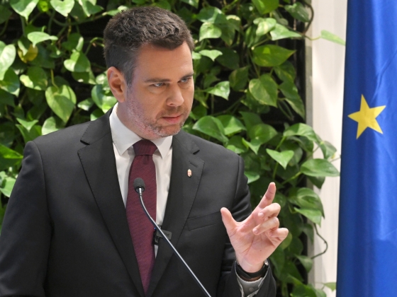 Vitézy Dávid: a kormány büntetőfeljelentést tesz Mészáros és Szíjj ellen - 