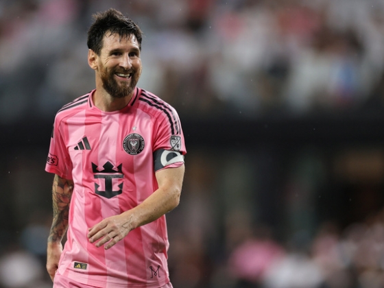 Beadás vagy zseniális gól? Messi elképesztő óriáskiflije zavarba ejti a fizikusokat