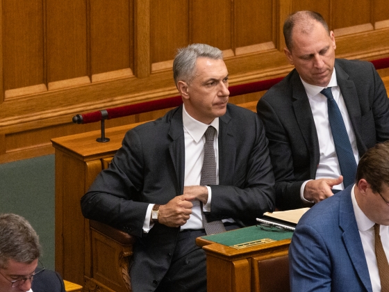 Magyar Péter, Lázár–Szekeres-csere, megszűnő Rogán-hatóság – ismét összeül a parlament