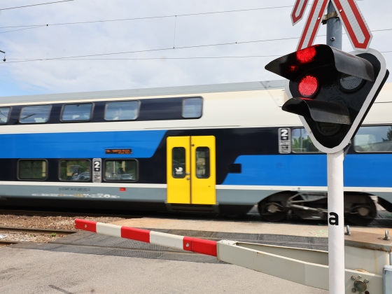 Hatalmas káosz a vasúton, ezrek rekedtek a ceglédi fővonalon a vihar miatt